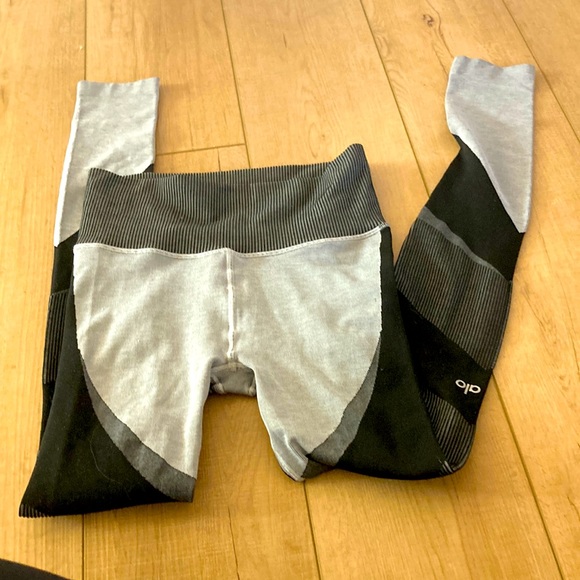 ALO Yoga Pants - ALO Rib top high waisted leggings